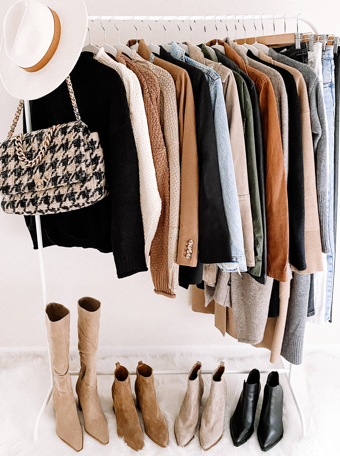 5 indispensable fashion materials in women's autumn-winter wardrobe
