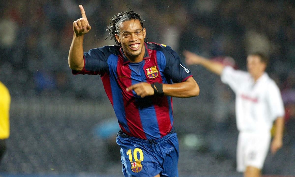 Ronaldinho the unique artist on the pitch