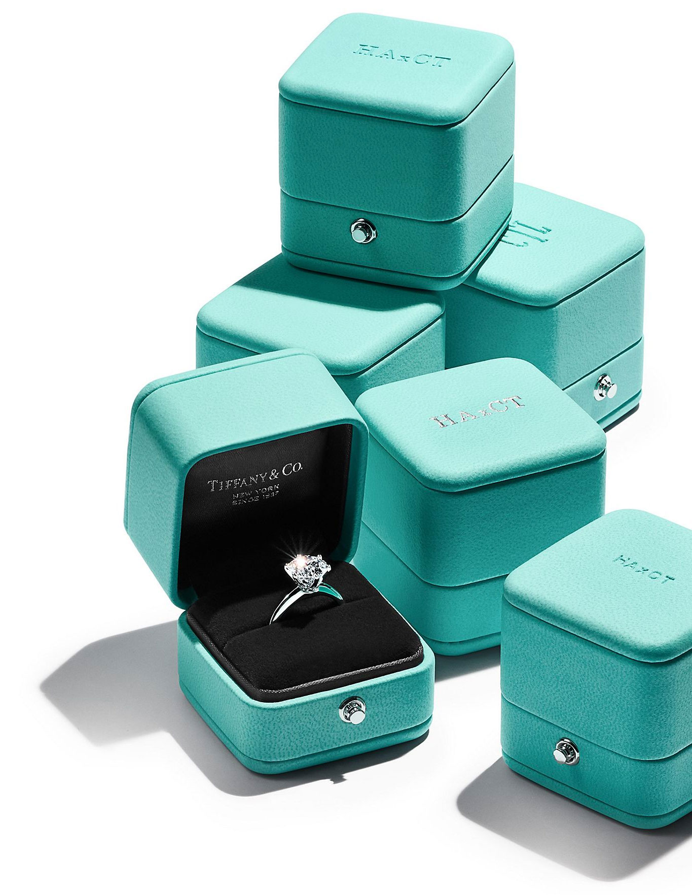 What color is tiffany & co blue that has been remembered for 2 centuries