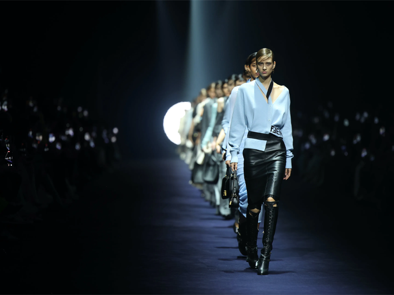 Fendi fall/winter 2023 collection: classic elegance from an irregular perspective by kim jones