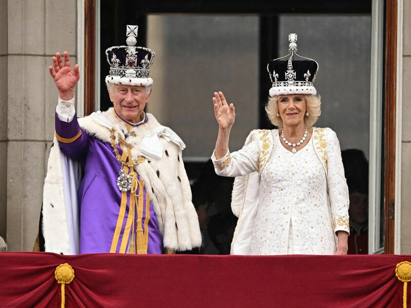 Why doesn't queen camilla wear the "infamous" koh-i-noor diamond tiara like her predecessors?